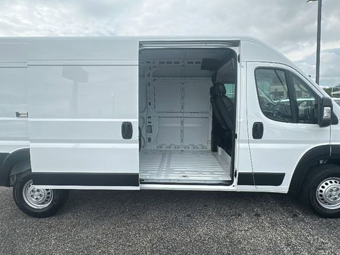 Used 2026 RAM ProMaster 2500 w/ Convenience Group FWD image 16