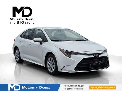 Used 2025 Toyota Corolla LE image 1