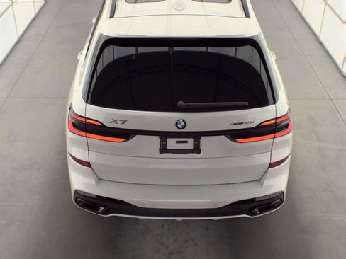 Used 2027 BMW X7 xDrive40i AWD/4WD image 2