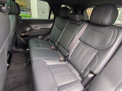 Used 2025 Land Rover Range Rover Sport SE image 25