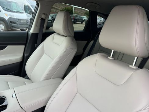 Certified 2025 Nissan Murano SV image 16