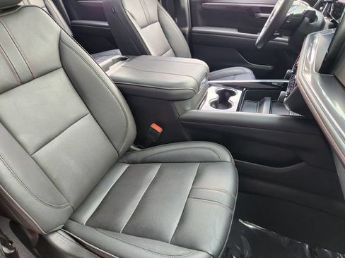 Certified 2025 Chevrolet Suburban RST w/ Comfort Package AWD/4WD image 9