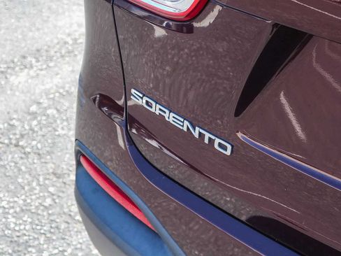 Used 2017 Kia Sorento LX image 9