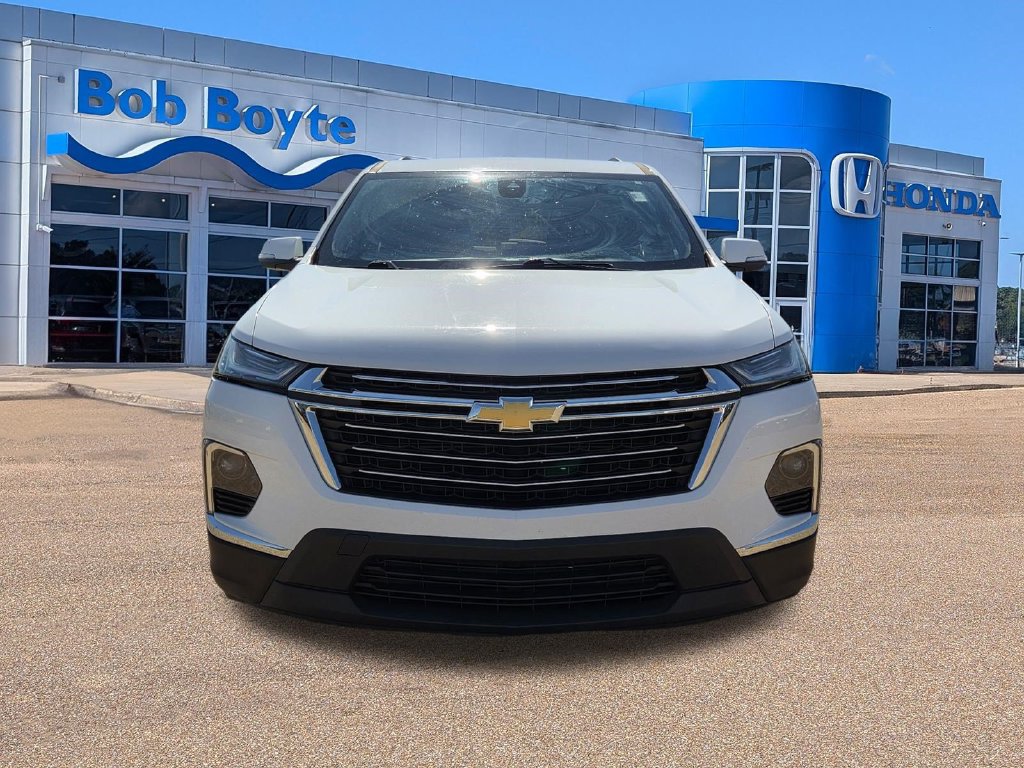 Used 2023 Chevrolet Traverse LT FWD image 2