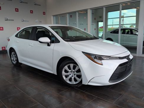 Used 2024 Toyota Corolla LE FWD image 2