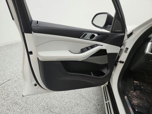 Used 2024 BMW X5 sDrive40i w/ Premium Package RWD image 15