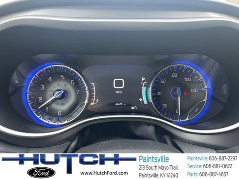 Used 2024 Chrysler Pacifica Touring-L FWD image 26