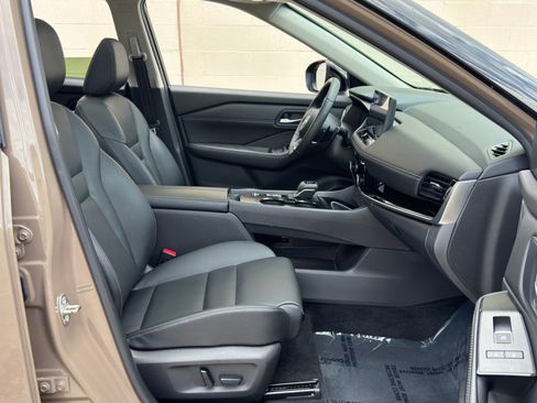 Used 2024 Nissan Rogue SL w/ SL Premium Package FWD image 15