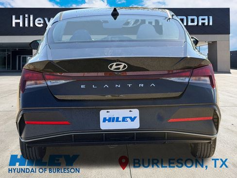 Used 2026 Hyundai Elantra SE image 5