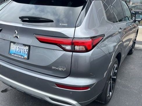 Used 2023 Mitsubishi Outlander SEL AWD/4WD image 3