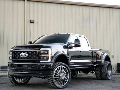 Used 2025 Ford F450 Platinum w/ Platinum Plus Package AWD/4WD image 2
