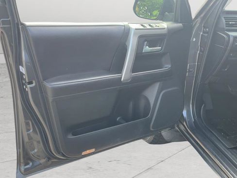 Used 2016 Toyota 4Runner SR5 AWD/4WD image 11
