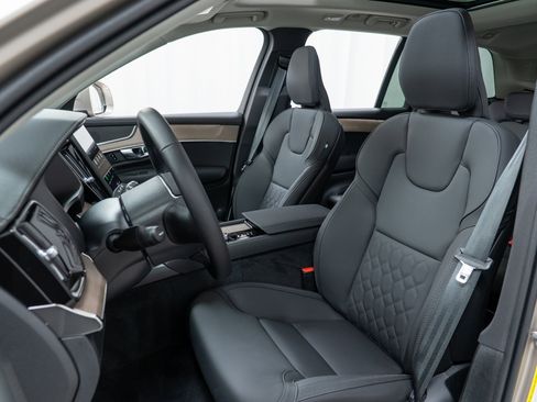 New 2026 Volvo XC90 B6 Plus image 13