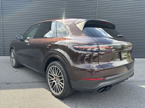 Certified 2022 Porsche Cayenne Platinum Edition image 6