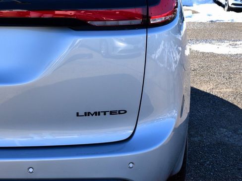 New 2026 Chrysler Pacifica Limited image 11