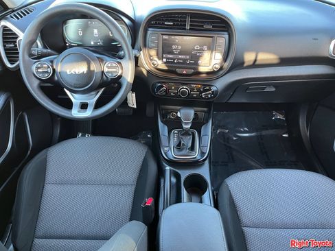Used 2025 Kia Soul LX w/ LX Technology Package FWD image 15
