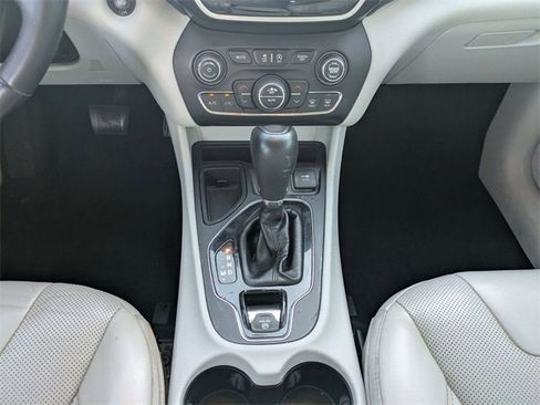 Used 2019 Jeep Cherokee Limited image 22