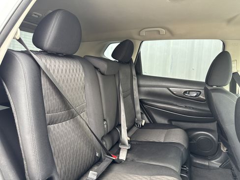 Used 2018 Nissan Rogue SV image 35