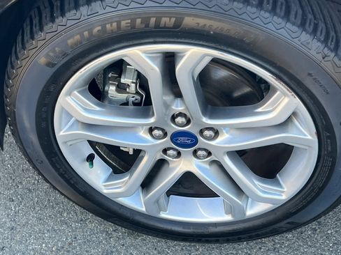 Used 2018 Ford Edge Titanium FWD image 10