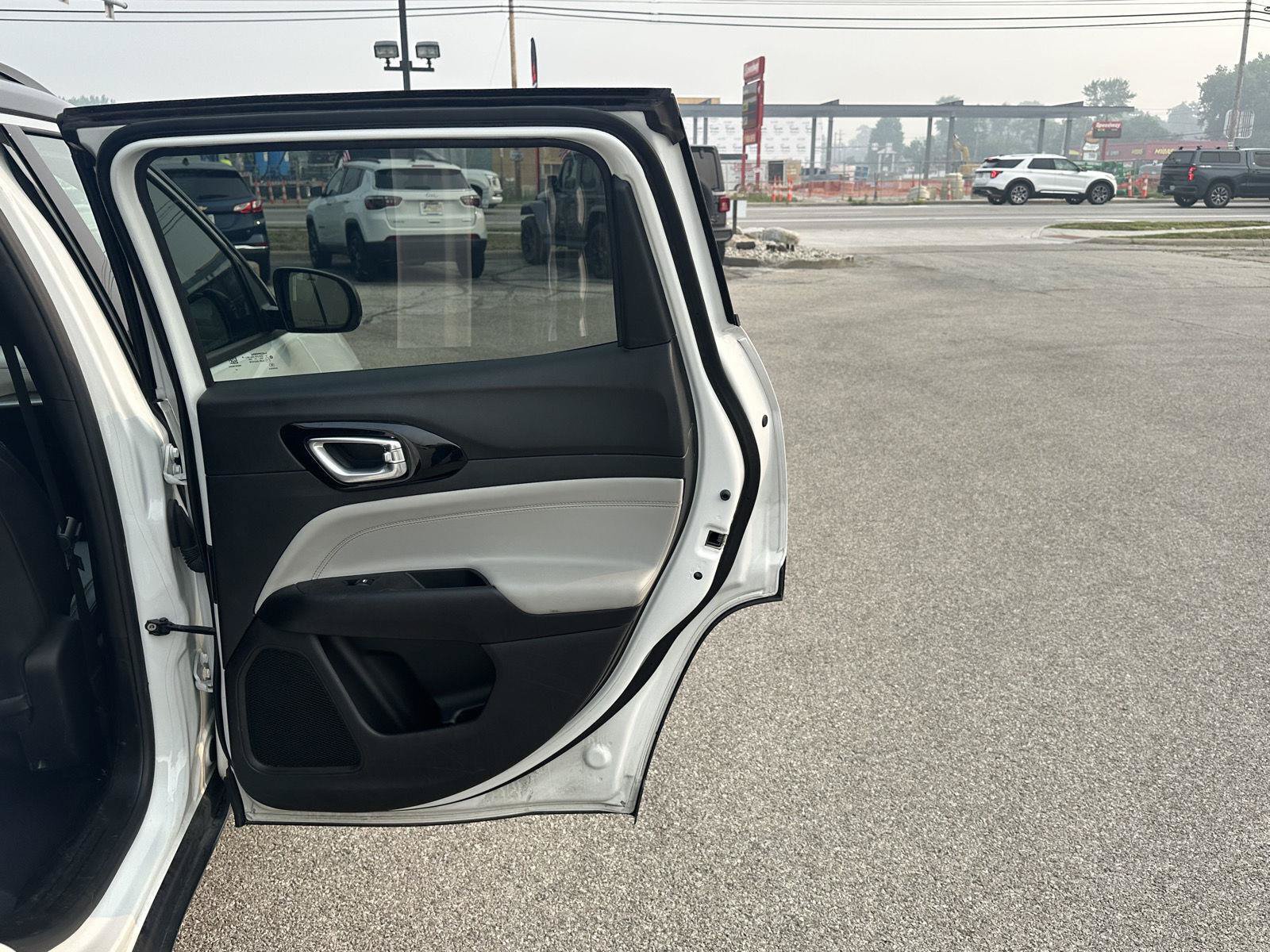 Used 2025 Jeep Compass Limited AWD/4WD image 23
