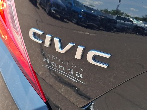 Used 2018 Honda Civic Touring image 30