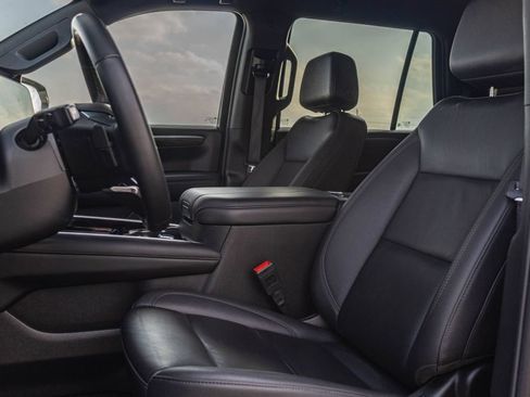 Used 2025 Chevrolet Tahoe LT image 6