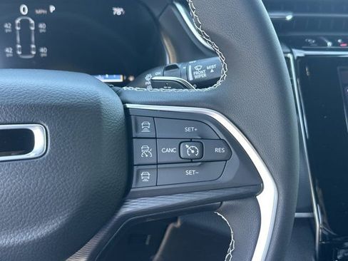 New 2025 Jeep Grand Cherokee L Laredo image 25