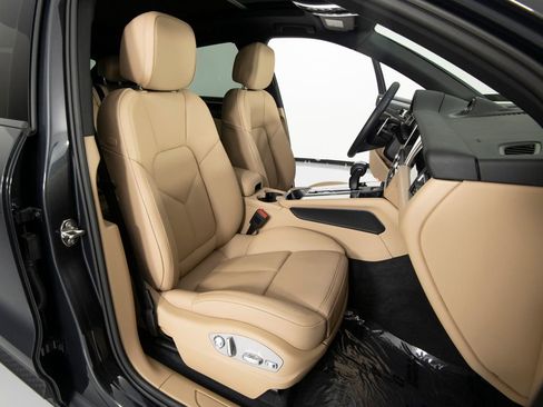 Certified 2026 Porsche Macan AWD/4WD image 32
