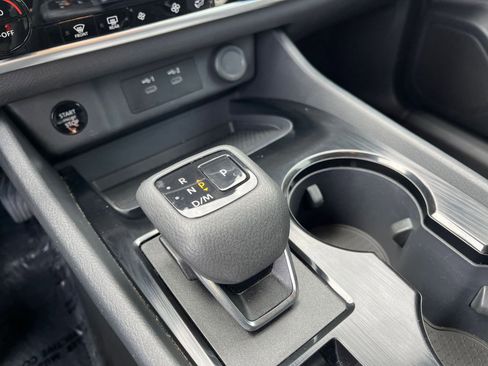 Used 2025 Nissan Rogue SV AWD/4WD image 43
