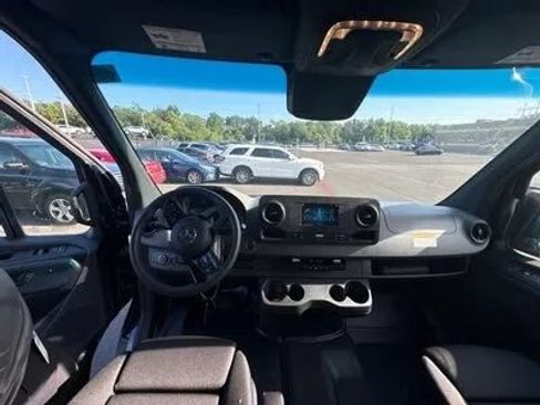 Used 2024 Mercedes-Benz Sprinter 2500 image 2