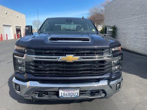 Used 2024 Chevrolet Silverado 2500 LT image 2