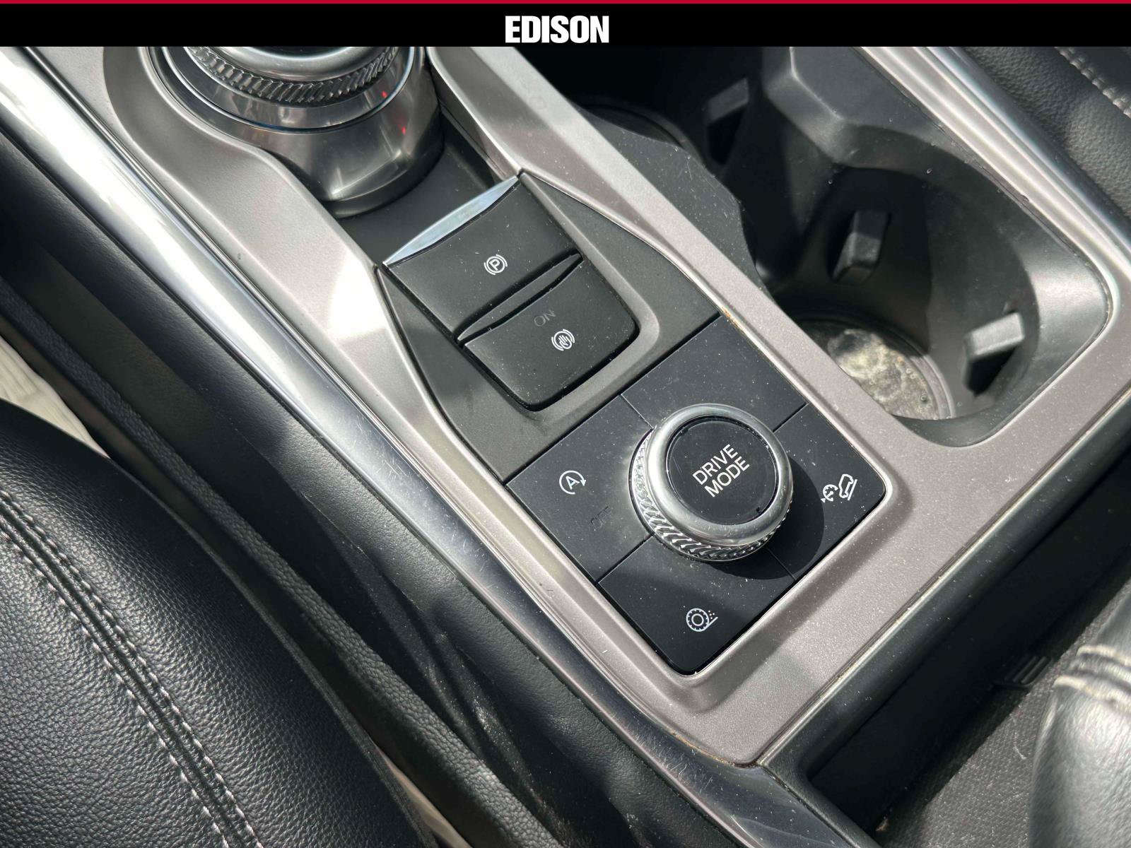 Used 2020 Ford Explorer XLT w/ Equipment Group 202A AWD/4WD image 31