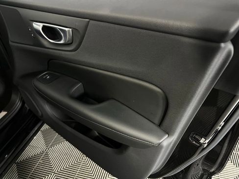 Used 2025 Volvo S60 B5 Plus image 34