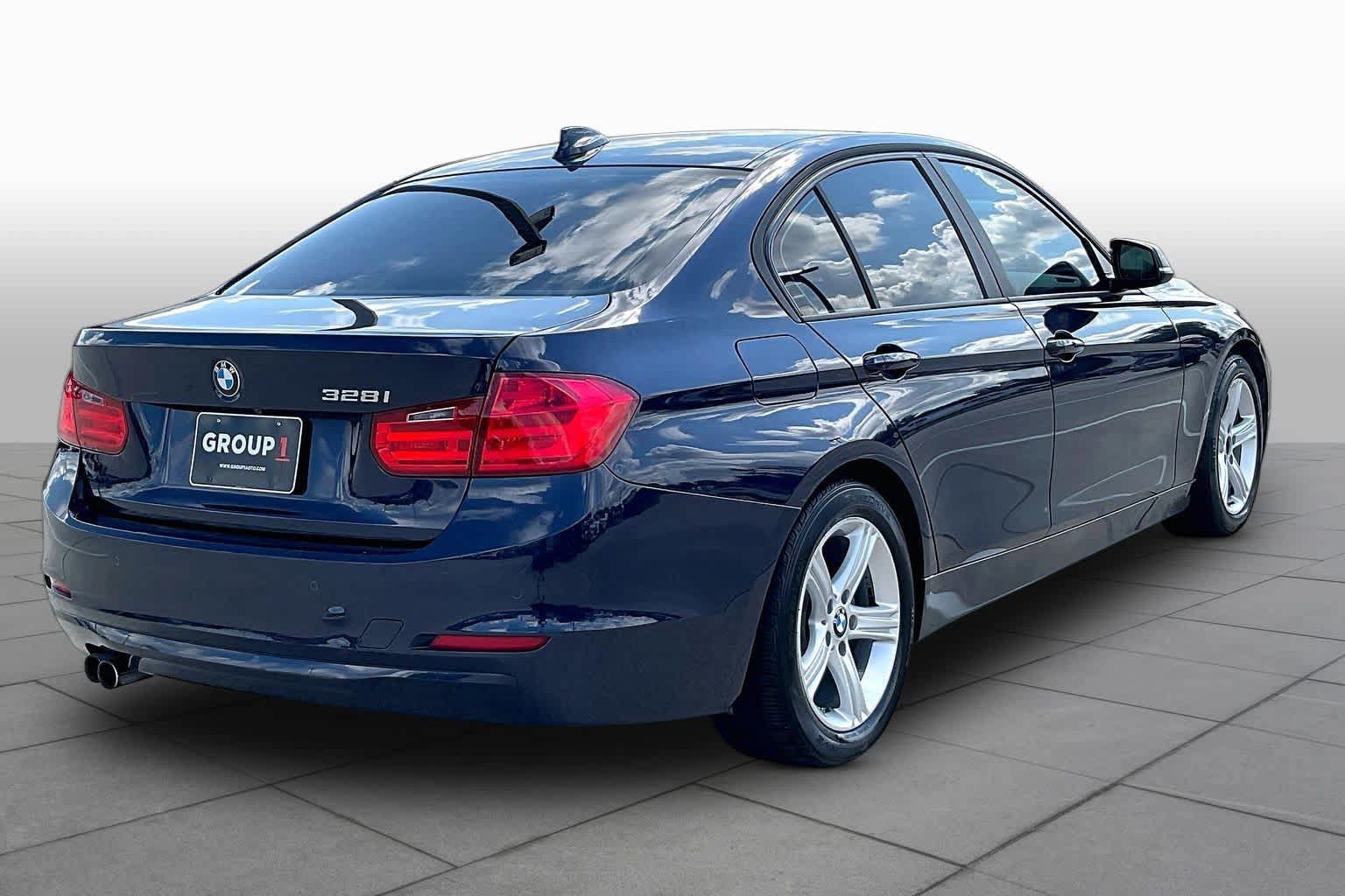 Used 2014 BMW 328i Sedan w/ Driver Assistance Package RWD image 11