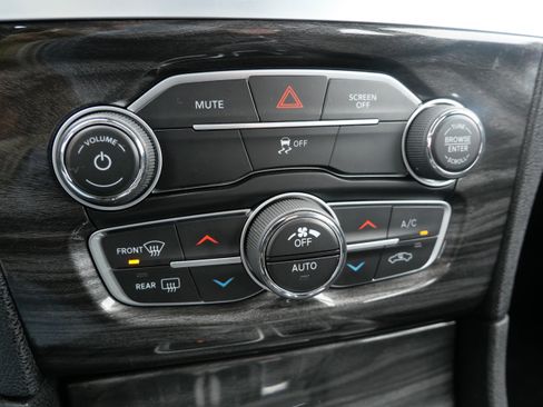 Used 2022 Chrysler 300 Touring w/ Sport Appearance Package image 30