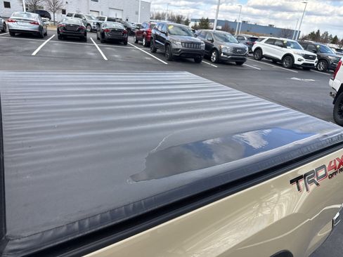 Used 2020 Toyota Tacoma TRD Off-Road image 5