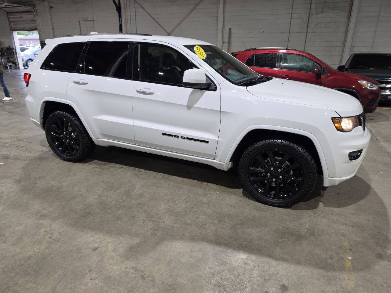 Used 2019 Jeep Grand Cherokee Altitude AWD/4WD image 18