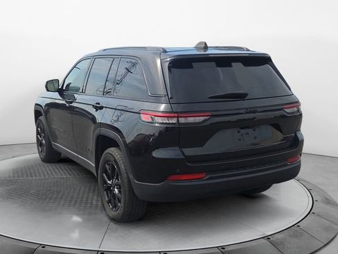 Used 2024 Jeep Grand Cherokee Altitude AWD/4WD image 3