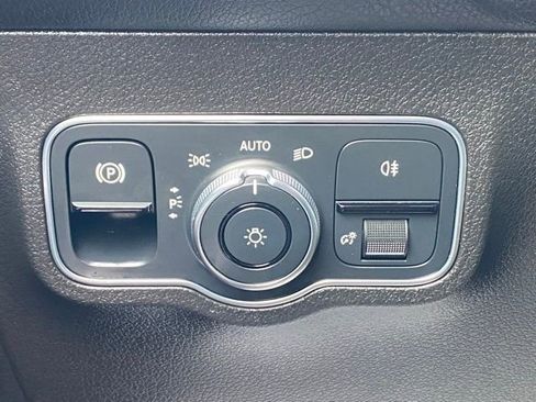 Used 2021 Mercedes-Benz GLB 35 AMG 4MATIC image 52