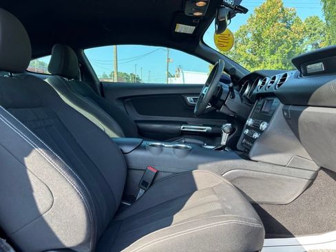 Used 2019 Ford Mustang Coupe RWD image 21