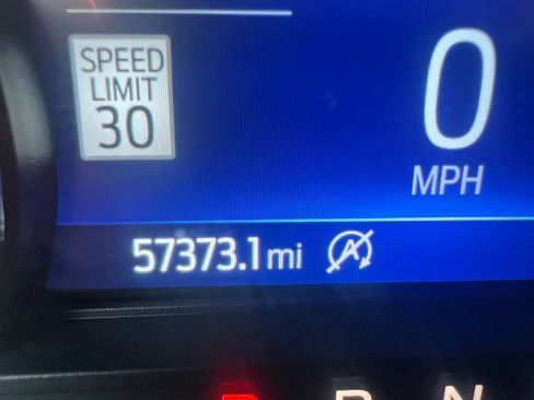 Used 2020 Ford Explorer XLT w/ Equipment Group 202A AWD/4WD image 24