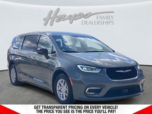 Certified 2025 Chrysler Pacifica Select image 1