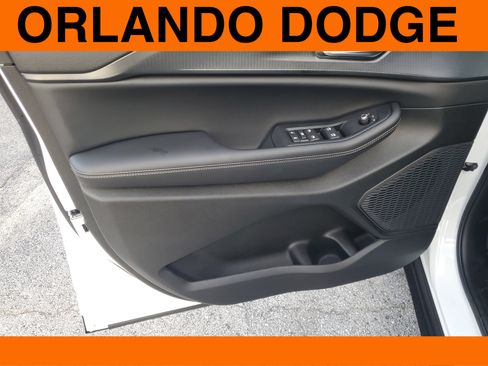 New 2025 Jeep Grand Cherokee L Laredo image 13