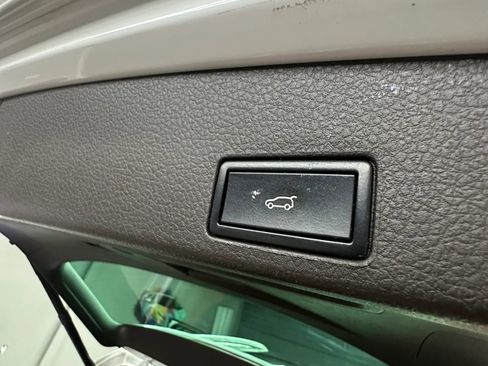 Used 2015 Volkswagen Touareg VR6 image 31