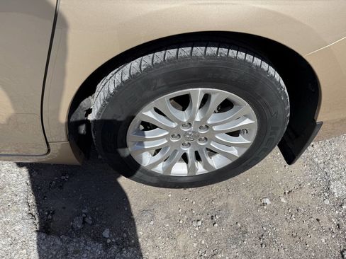 Used 2013 Toyota Sienna XLE FWD image 11