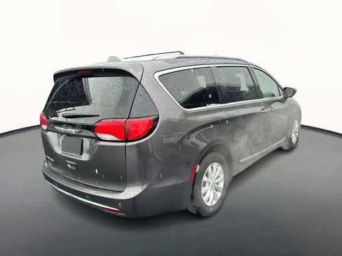 Used 2018 Chrysler Pacifica Touring-L image 3