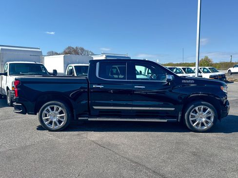 Used 2024 Chevrolet Silverado 1500 High Country w/ Technology Package AWD/4WD image 8