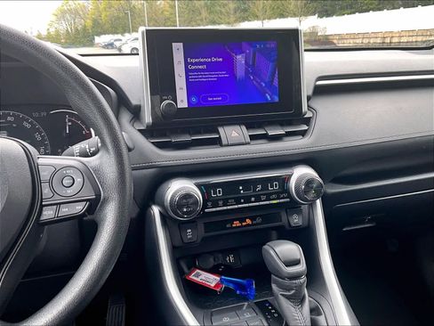 Used 2025 Toyota RAV4 XLE AWD/4WD image 18