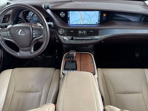 Used 2018 Lexus LS 500 w/ Accessory Package (Z2) RWD image 17