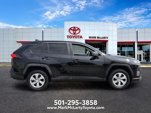 Used 2022 Toyota RAV4 LE AWD/4WD image 6